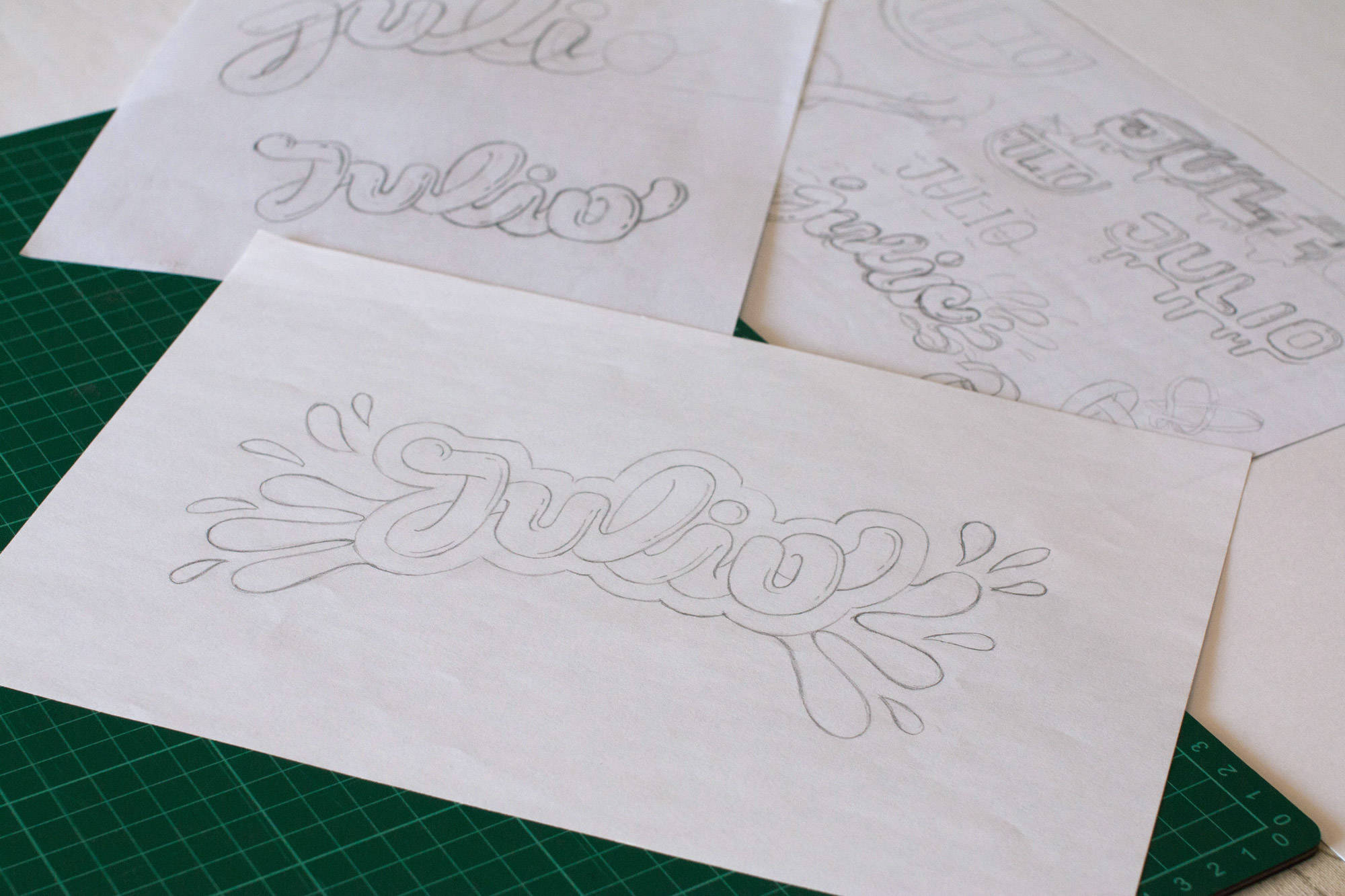 Bocetos para el proyecto de lettering "Los meses".