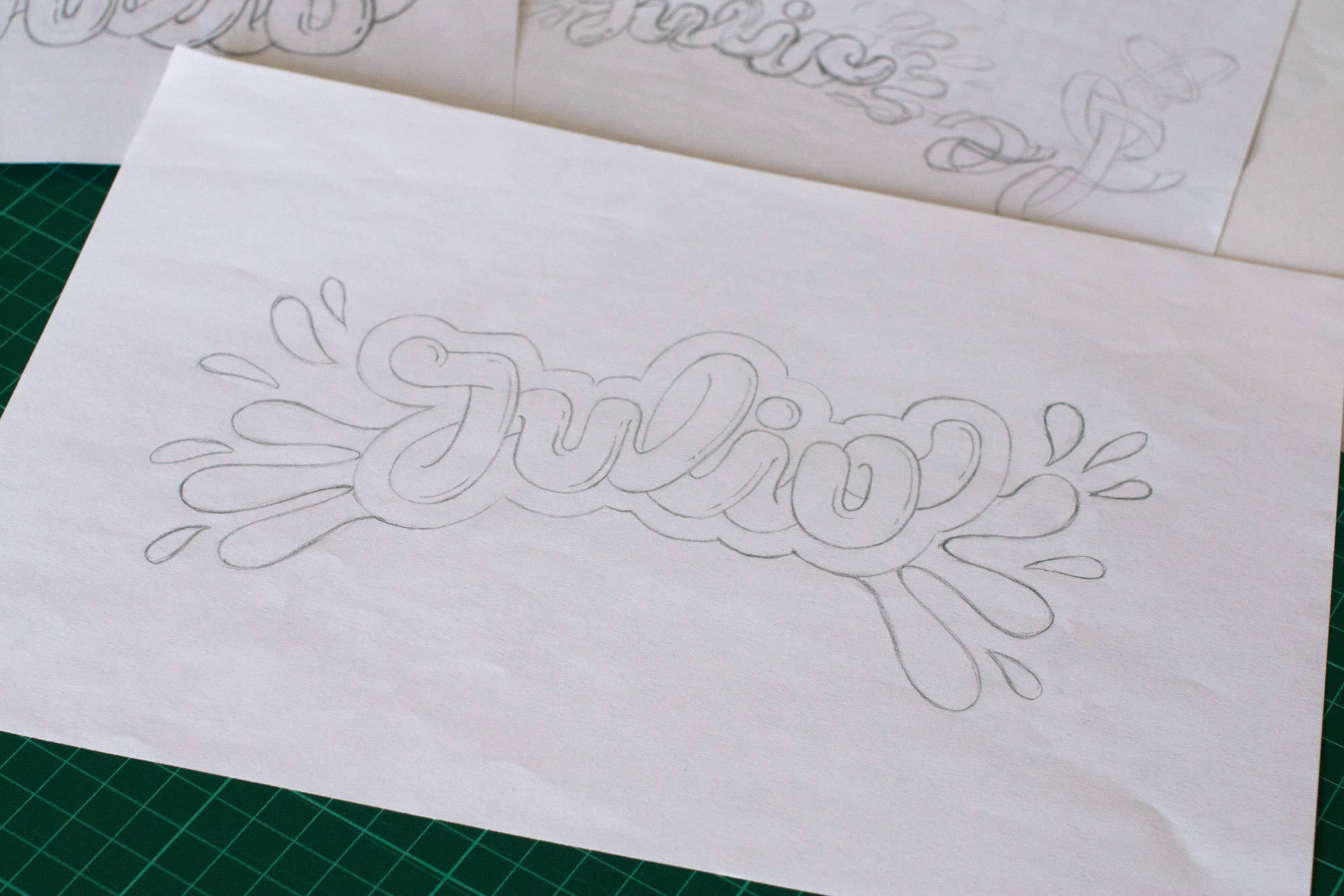 Bocetos para el proyecto de lettering "Los meses".